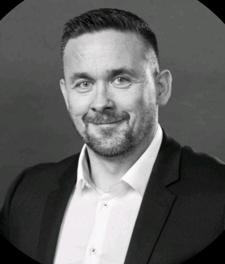 Ronny Lindesteg : Adm.direktør